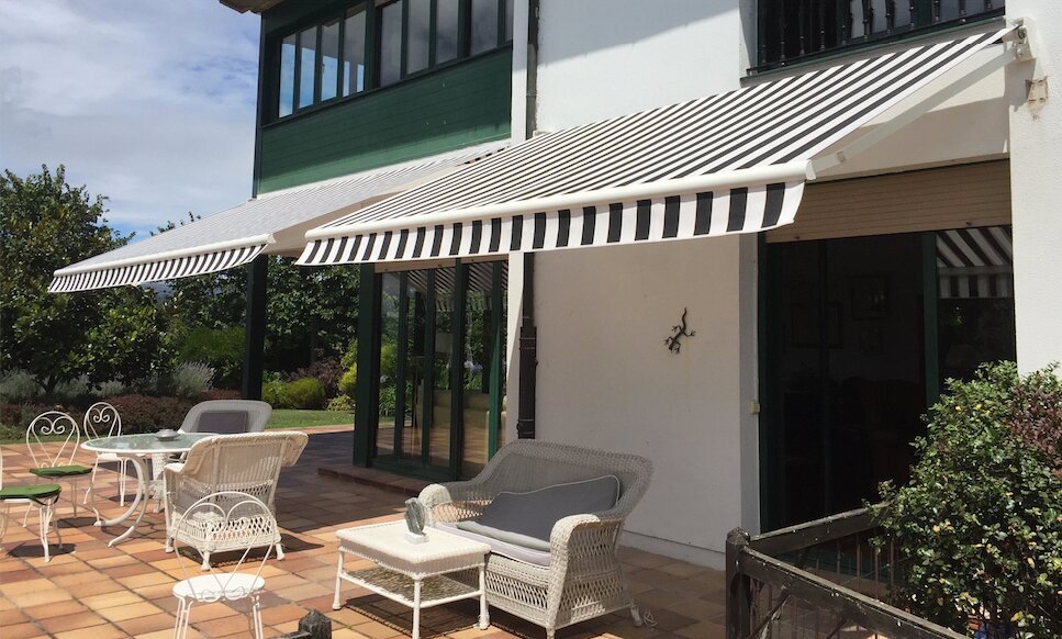 Toldo brazo extensible LOGIA112 instalado