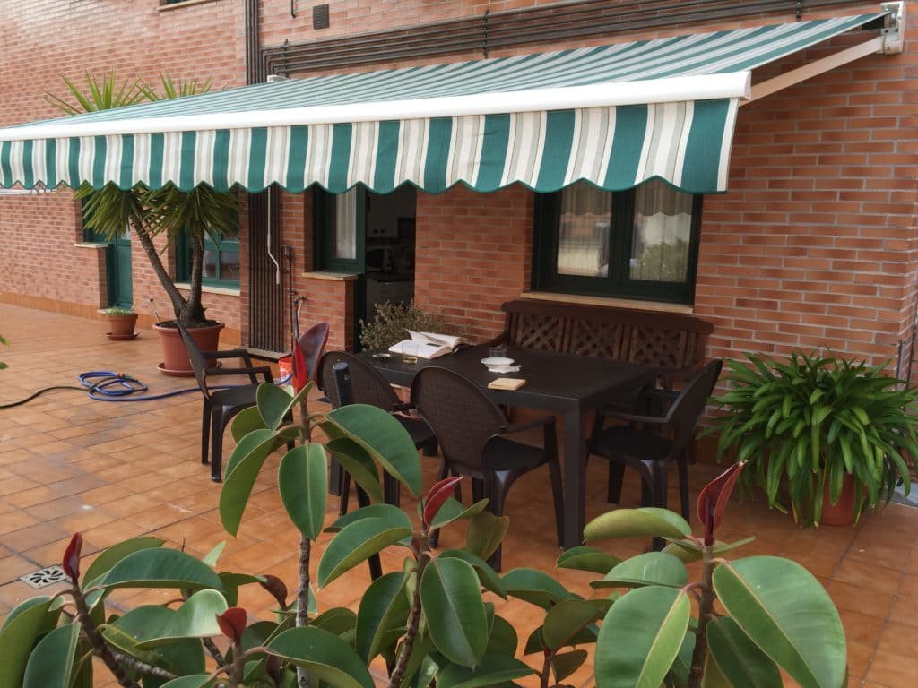 Toldo plegable en Oviedo nuevo espacio exterior