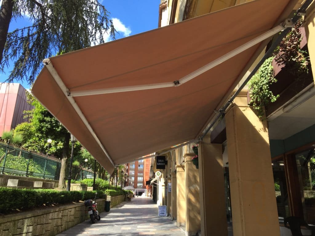 cambio de lona para cafeteria vista lateral
