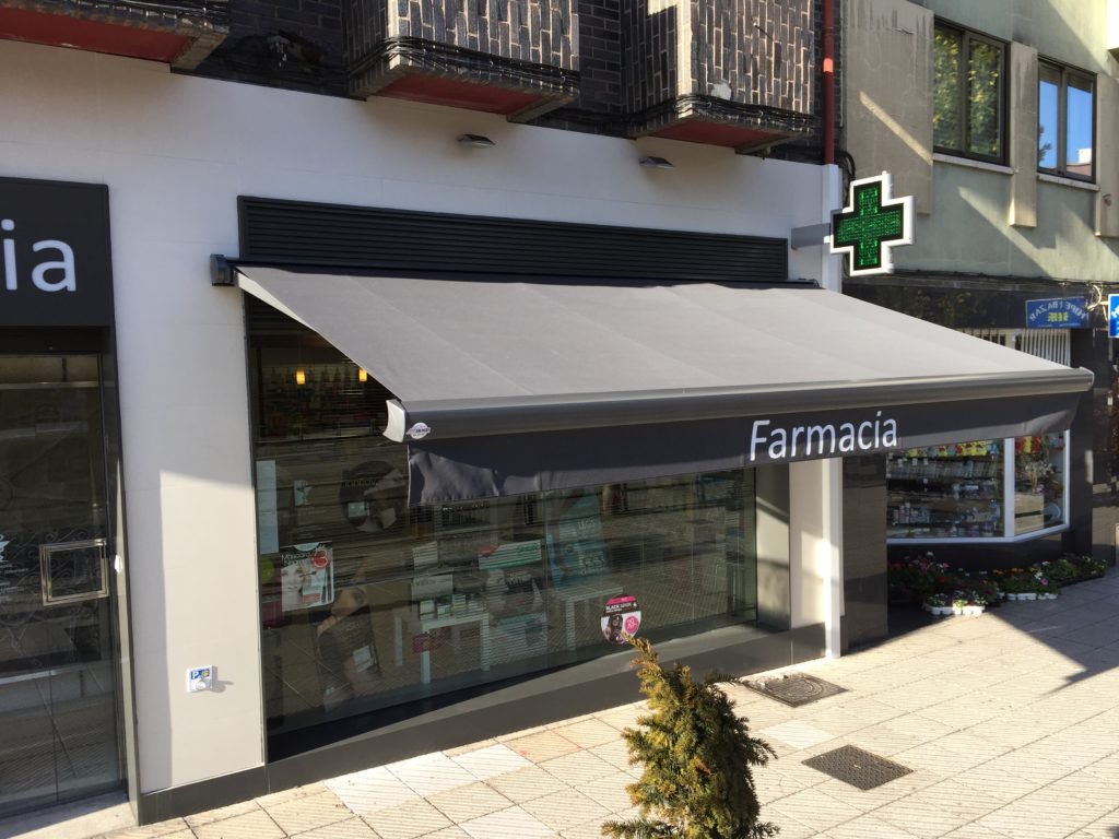 toldo cofre para farmacia en oviedo