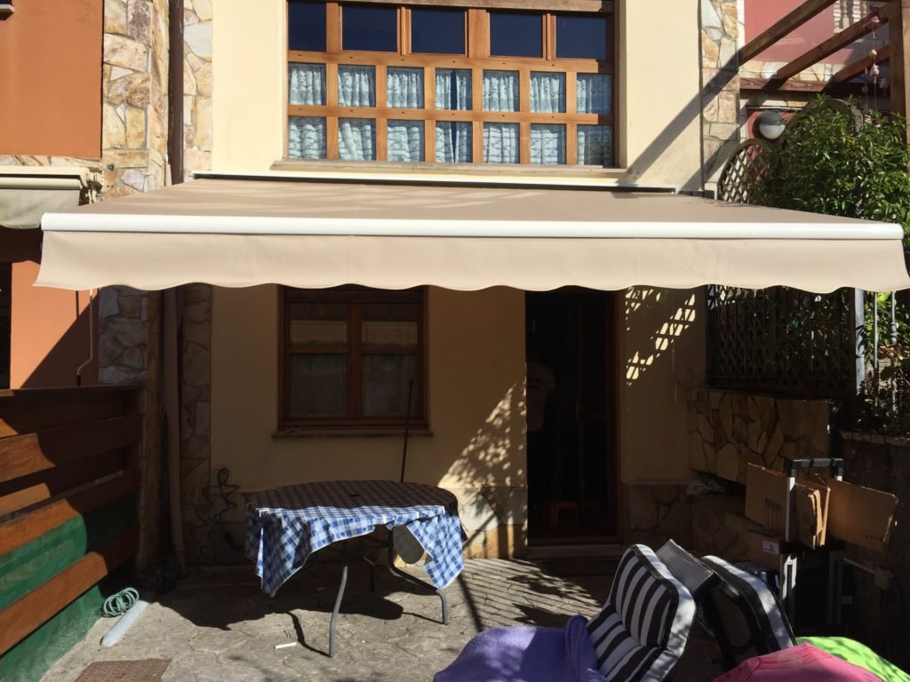 toldo con tejadillo en llanes faldilla ondas