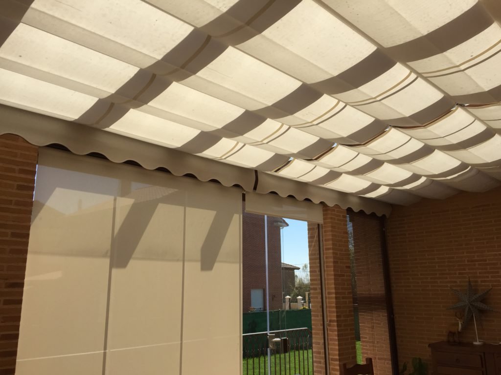 toldo plano y estores aspecto cubierto