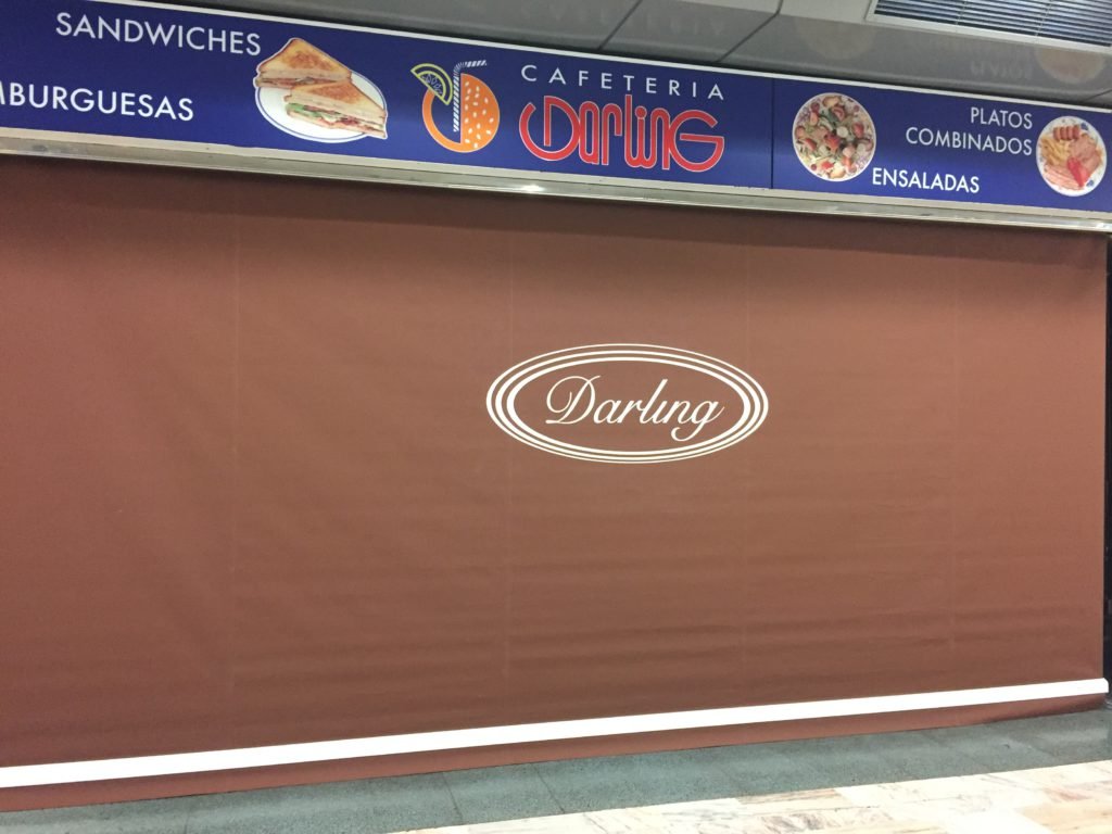 toldos verticales para centro comercial cierre de local