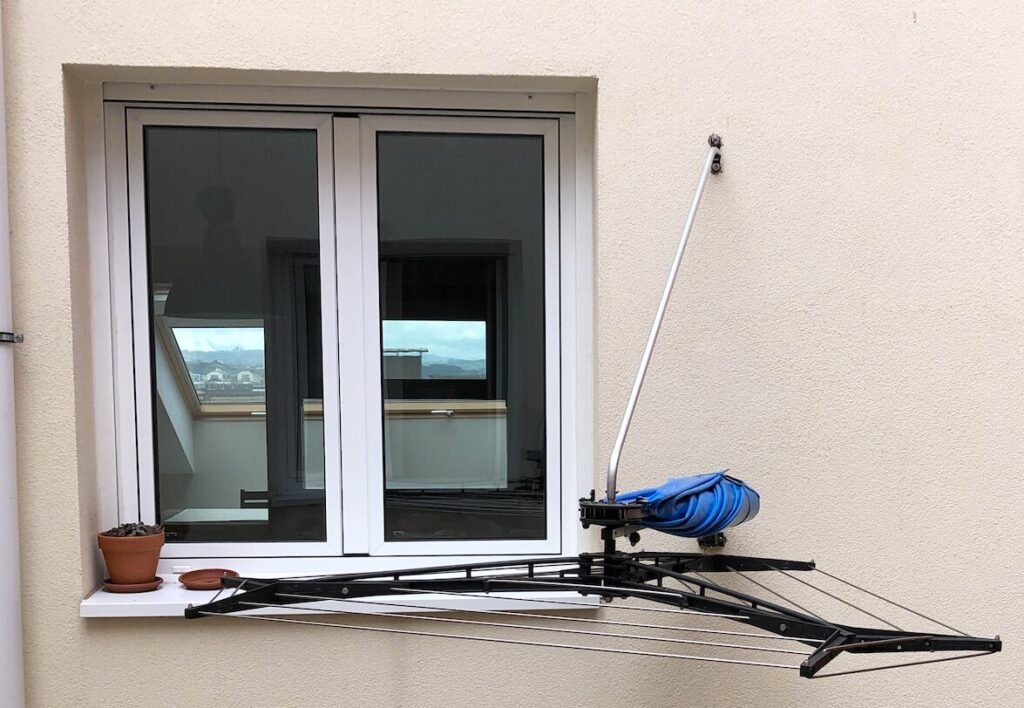 anclaje ventana triangular magor